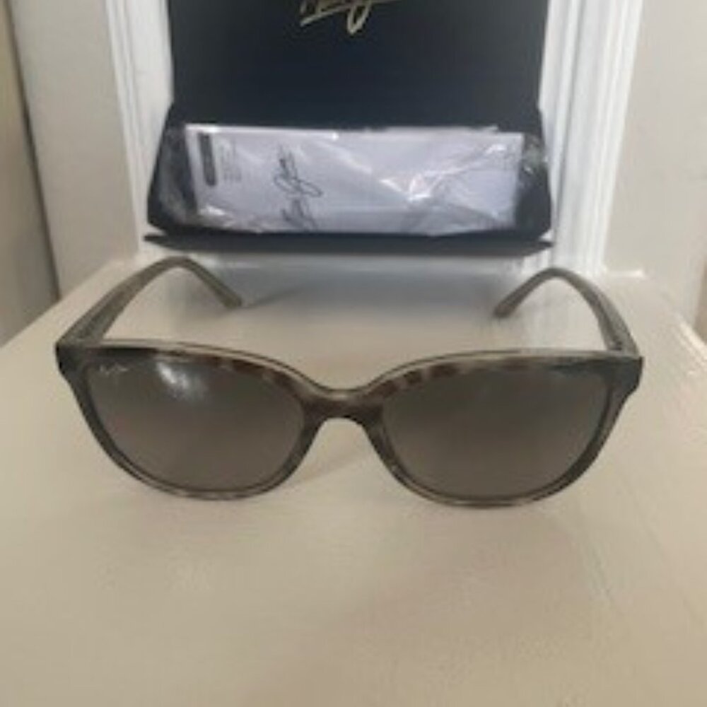 Maui Jims HONI Sunglasses in Grey Tortoise Stripe with Neutral Grey Lens